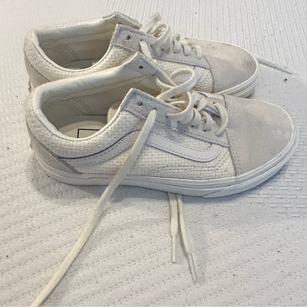 unisex off-white colored old skool vans